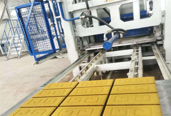 全自動透水磚磚機