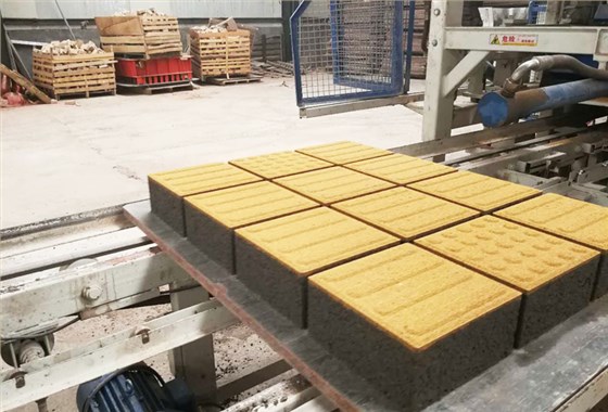 人行道透水磚設備