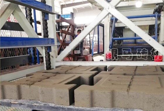 透水磚機(jī)：連鎖砌塊磚機(jī)之配套密封件的選購(gòu)新方法！