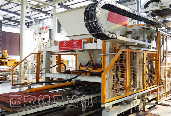 西安銀馬透水磚機(jī)用技術(shù)與工藝領(lǐng)跑行業(yè)！