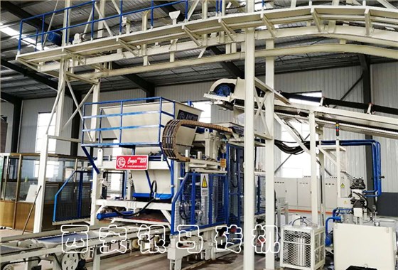 全自動(dòng)透水磚機(jī)生產(chǎn)線：水泥磚機(jī)固廢制磚，環(huán)保即高效