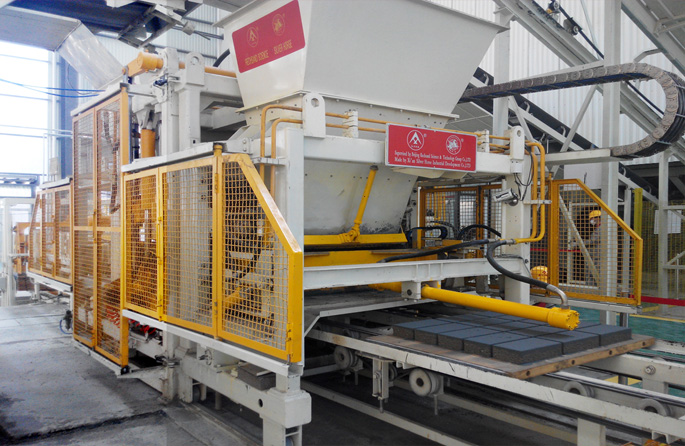 銀馬智能磚機(jī)生產(chǎn)的輕質(zhì)磚氣孔是如何形成的？