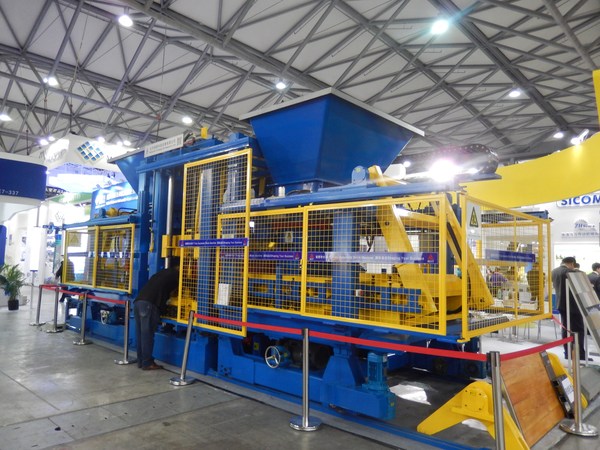 國(guó)內(nèi)的砌塊成型機(jī)械制造業(yè)存在哪些弊端？