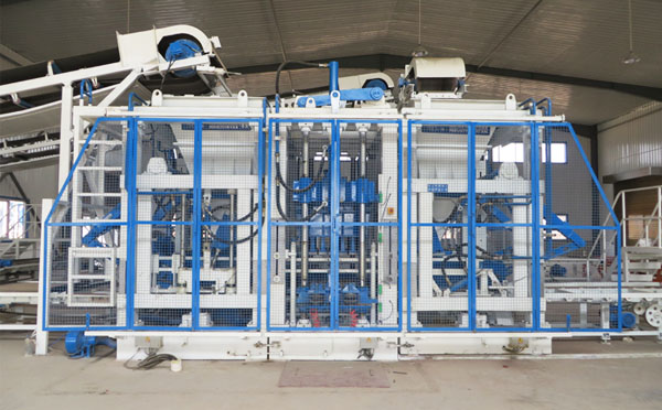 即將竣工的墻磚生產(chǎn)線