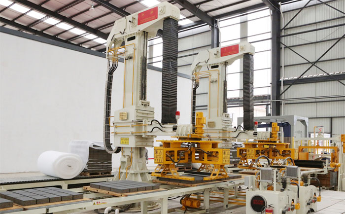 全自動(dòng)免燒磚設(shè)備需求量激增