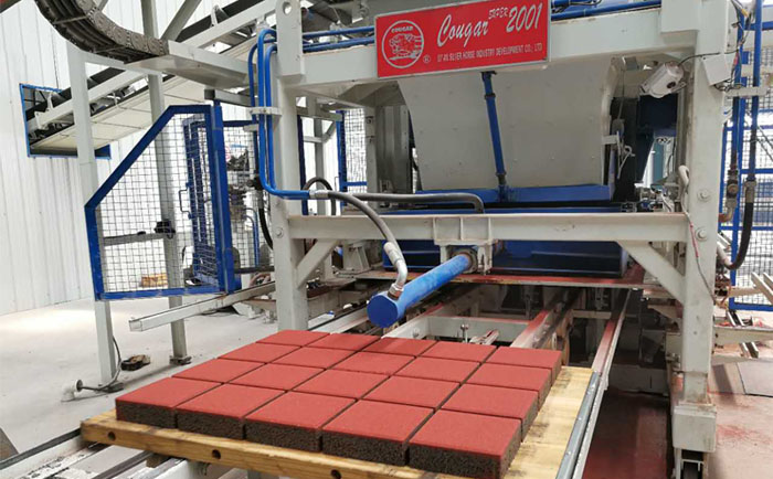 全自動(dòng)透水磚機(jī)各類離合器的性能比較