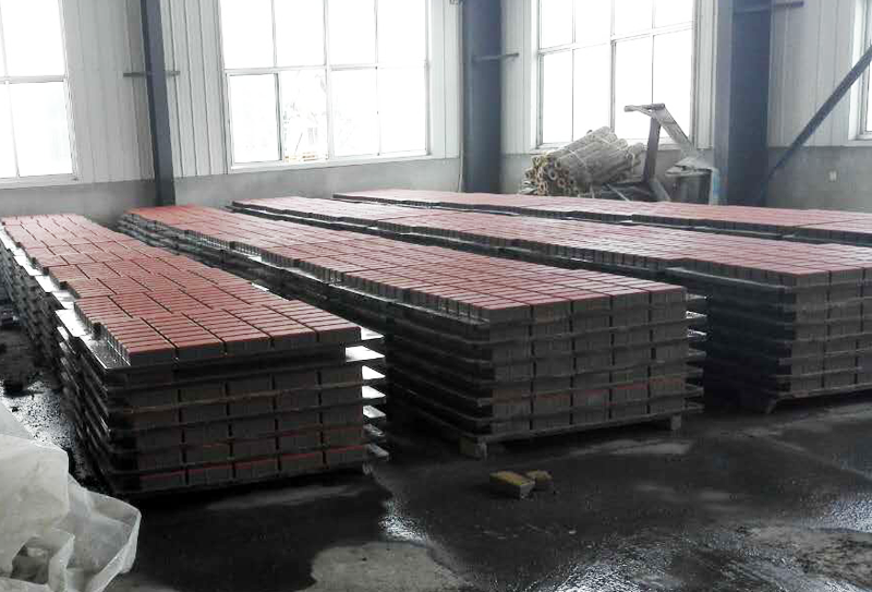 透水磚磚機(jī)調(diào)整自身適應(yīng)市場(chǎng)生存