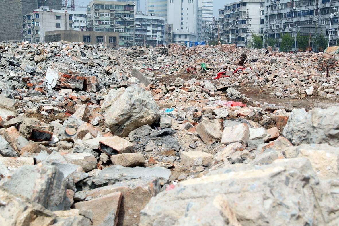 免燒磚設(shè)備生產(chǎn)線解決建筑垃圾，為環(huán)保貢獻(xiàn)力量