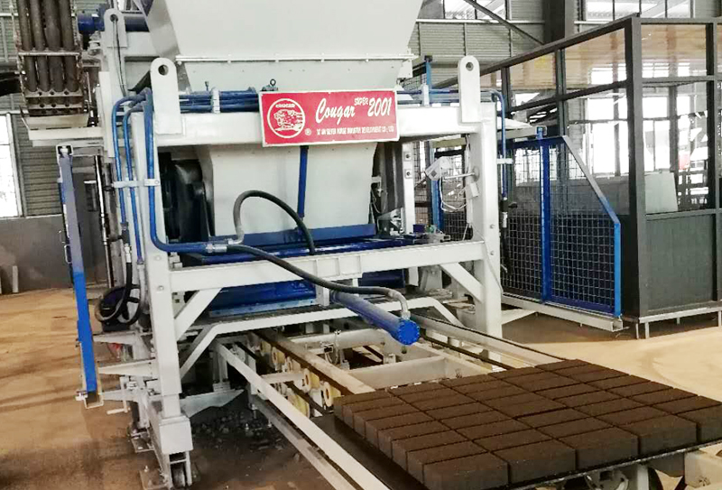 全自動(dòng)透水磚磚機(jī)