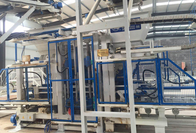 聚“兩會”矚目建筑垃圾制磚機成套設(shè)備應(yīng)時而生