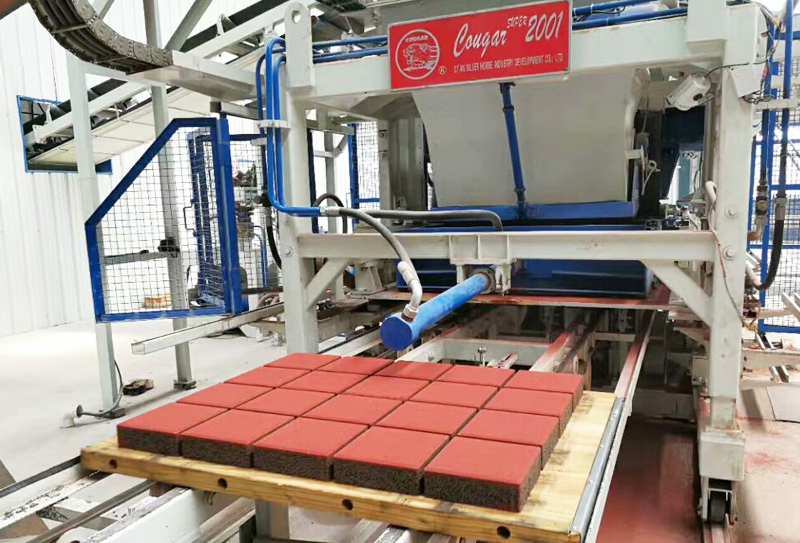 透水磚制磚機械配套減速機漏油問題應(yīng)對措施