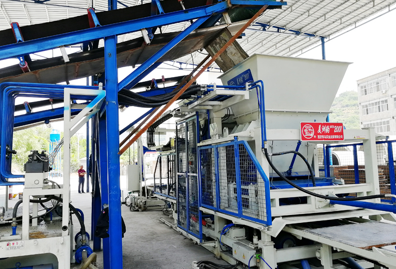 河道護(hù)坡磚機(jī)在具體操作時(shí)需要注意以下流程