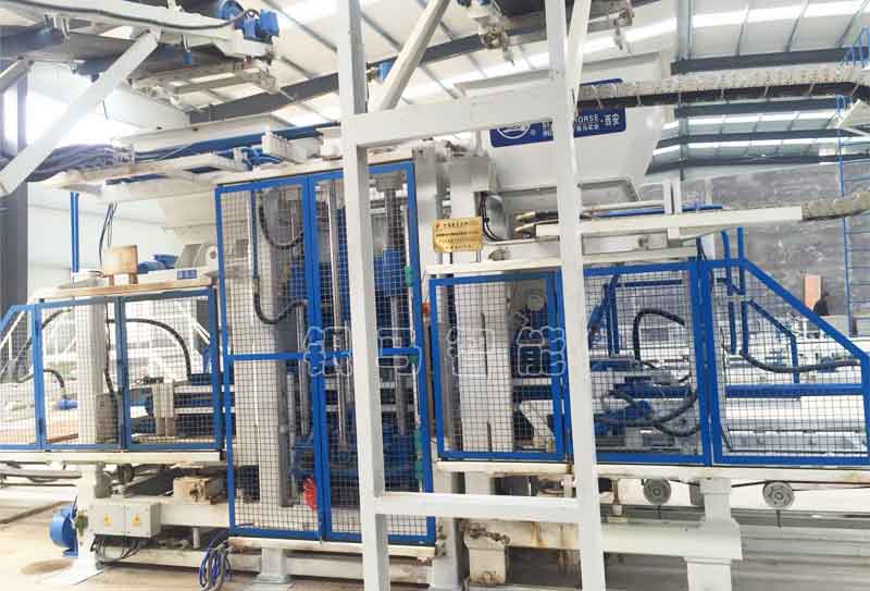 透水磚機(jī)生產(chǎn)透水磚原材料組成及配比技巧分享