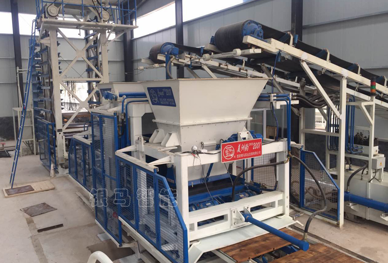 PC仿石磚機(jī)：玩不轉(zhuǎn)的軸承，玩不轉(zhuǎn)的安裝方式