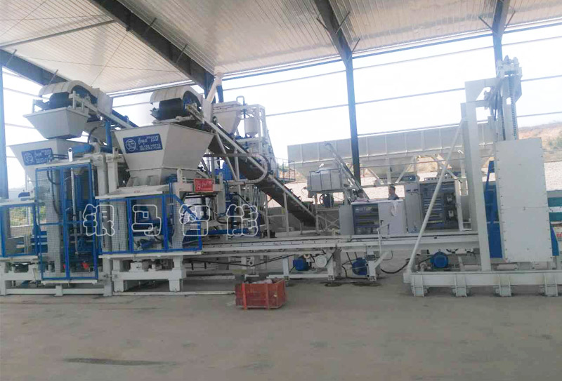 小編支招：免燒磚全自動(dòng)磚機(jī)配套皮帶傳輸機(jī)省力安裝法！