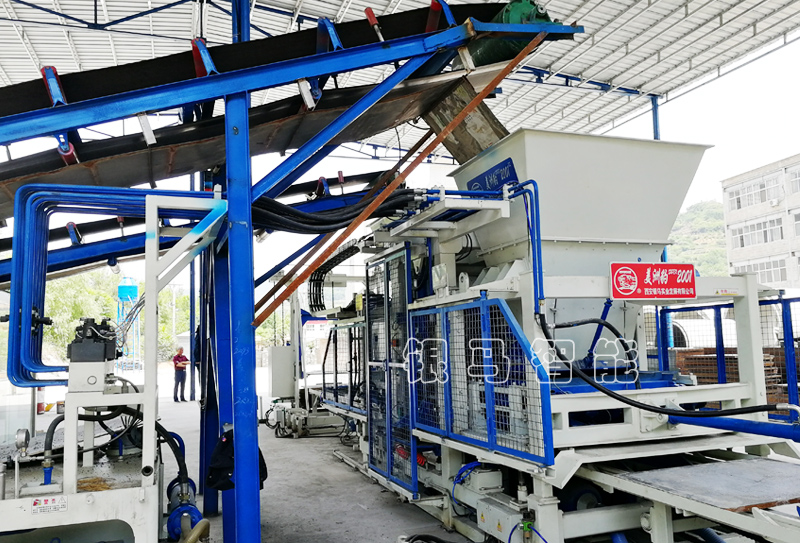 連鎖護(hù)坡磚機(jī)六大注意事項，提升生產(chǎn)效率30%