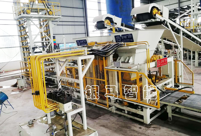 PC磚機械設(shè)備：透水磚機技術(shù)及工藝升級，為環(huán)保獻(xiàn)力！