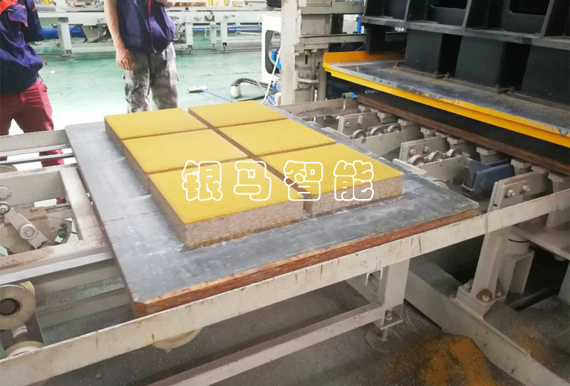 導(dǎo)致全自動(dòng)水泥透水磚機(jī)使用壽命驟降的兩大原因！