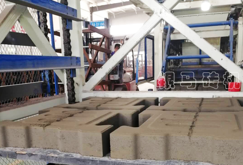 透水磚機(jī)：連鎖砌塊磚機(jī)之配套密封件的選購新方法！