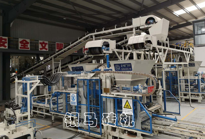 透水磚機：生態(tài)制磚機設備生產(chǎn)維護中應注意哪些問題？