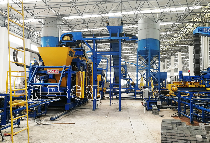 植草磚制磚機：透水磚機秉承綠色智能制造，持續(xù)長久發(fā)展！