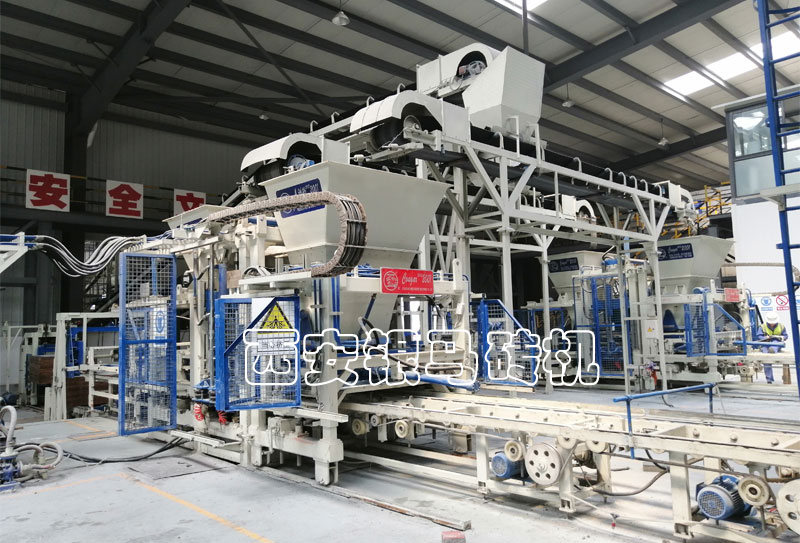 全自動(dòng)水泥標(biāo)磚生產(chǎn)線：新增“云服務(wù)”，遠(yuǎn)程指導(dǎo)加服務(wù)！