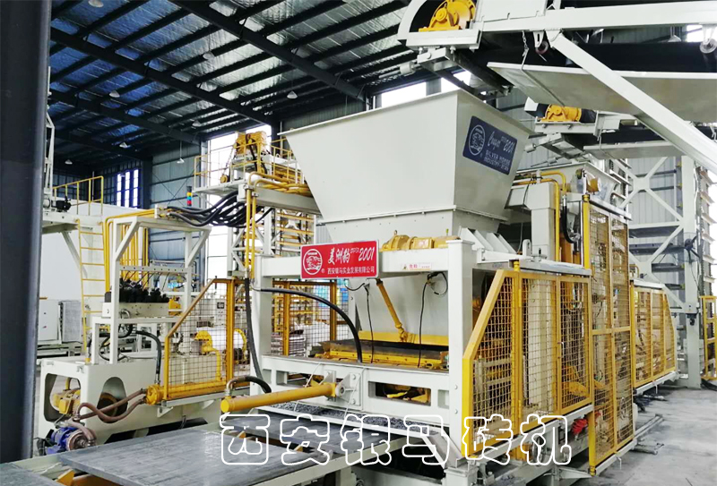 全自動(dòng)新型磚機(jī)：透水磚機(jī)工業(yè)固廢全兼容，距離生態(tài)更進(jìn)一步！