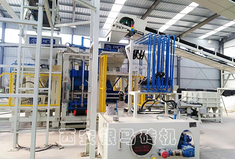 全自動(dòng)磚機(jī)生產(chǎn)線：透水磚機(jī)設(shè)備考察之底座的重要性！