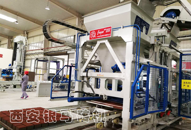 透水磚機(jī)設(shè)備生產(chǎn)線與眾不同的生產(chǎn)體驗從智能化開始！