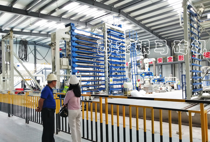 建筑垃圾制磚全套設(shè)備：讓城市“負(fù)資產(chǎn)”實(shí)現(xiàn)循環(huán)再生！