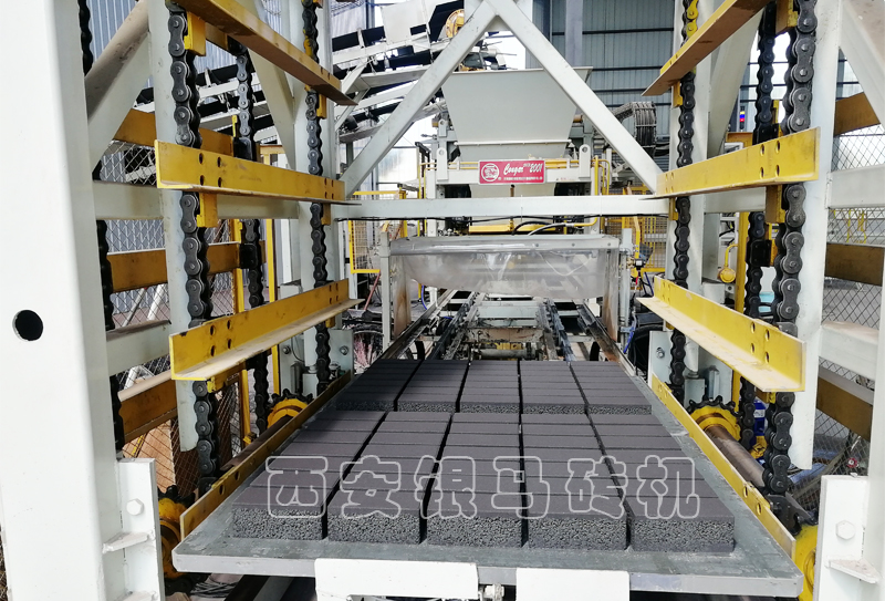 水泥磚機(jī)自動(dòng)化制磚生產(chǎn)設(shè)備：生態(tài)城市怎么建？智能科技才能破題！
