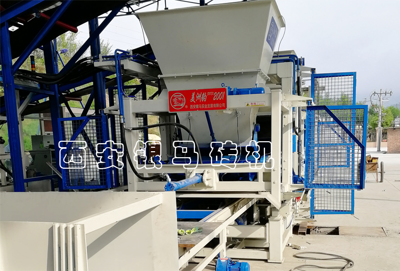 全自動(dòng)制磚機(jī)成套設(shè)備不斷提升技術(shù)與品質(zhì)，目標(biāo)登頂行業(yè)珠峰！