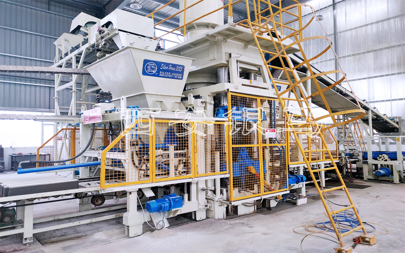 透水磚制磚機設備：推進工業(yè)領域數(shù)字化智能化綠色化融合發(fā)展