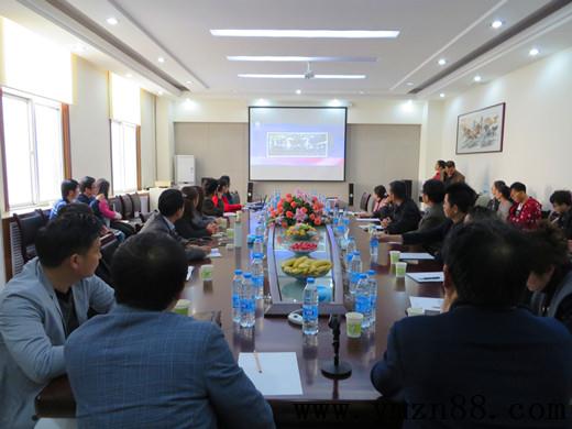 銀馬透水磚機廠家扒皮會現(xiàn)場 銀馬透水磚機廠家扒皮會現(xiàn)場