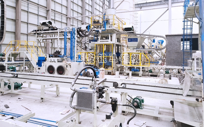 全自動(dòng)智能透水磚機(jī)：闊步新舊動(dòng)能轉(zhuǎn)換的國際一流設(shè)備