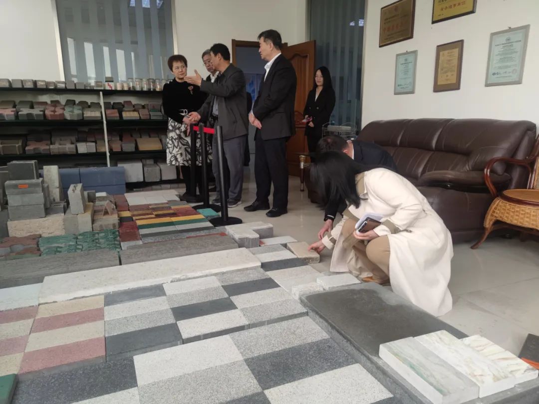 中國工程機(jī)械工業(yè)協(xié)會會長蘇子孟一行蒞臨西安銀馬參觀考察