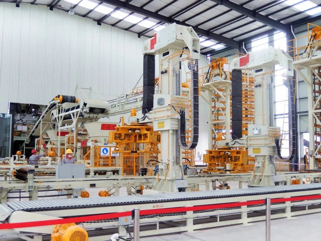 中國工程機(jī)械工業(yè)協(xié)會會長蘇子孟一行蒞臨西安銀馬參觀考察